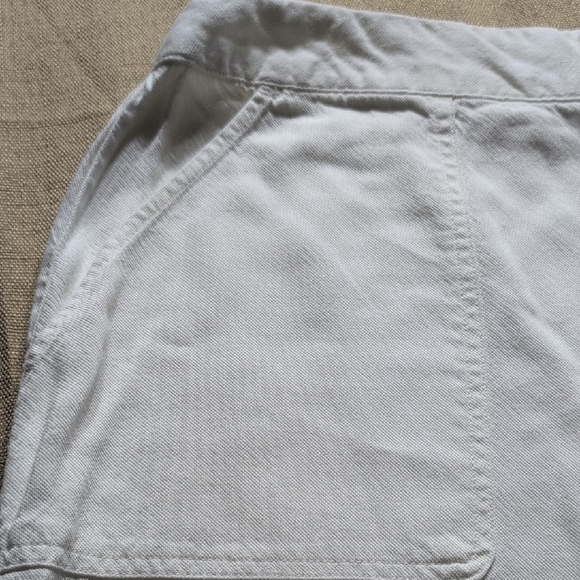 Abercrombie & Fitch White Cargo Shorts Relaxed Fit - Picture 3 of 9